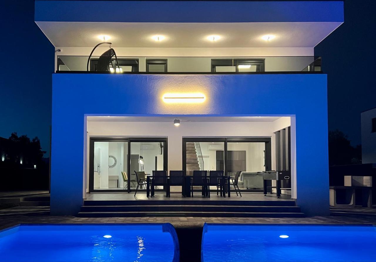 Villa Mila วรซี ภายนอก รูปภาพ