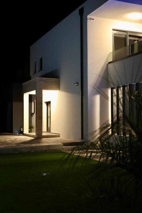 Villa Mila วรซี ภายนอก รูปภาพ