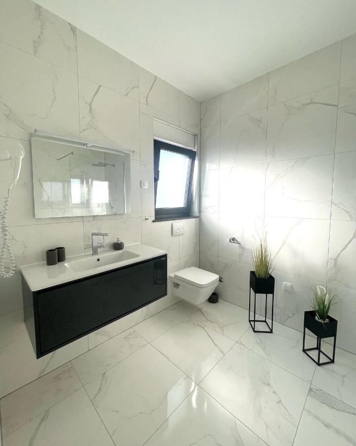 Villa Mila วรซี ภายนอก รูปภาพ
