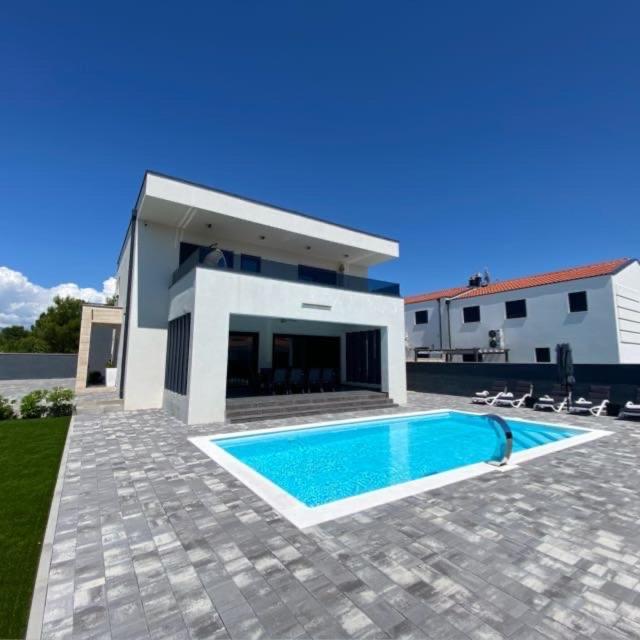 Villa Mila วรซี ภายนอก รูปภาพ