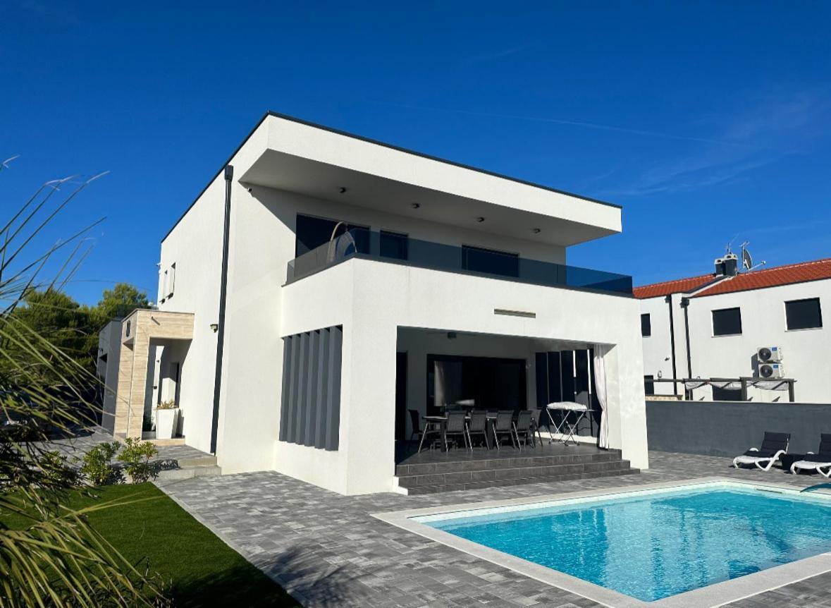 Villa Mila วรซี ภายนอก รูปภาพ